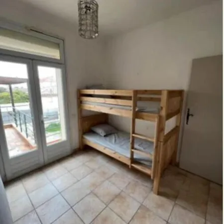 Apartment Spacious Nest In The Heart Of Le Grau-du-Roi